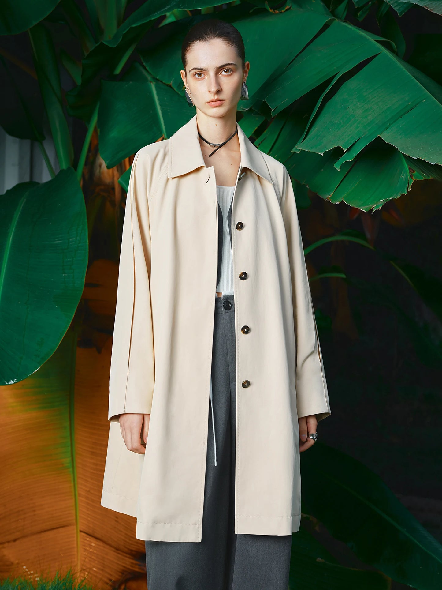 Beige Point Collar Short Trench