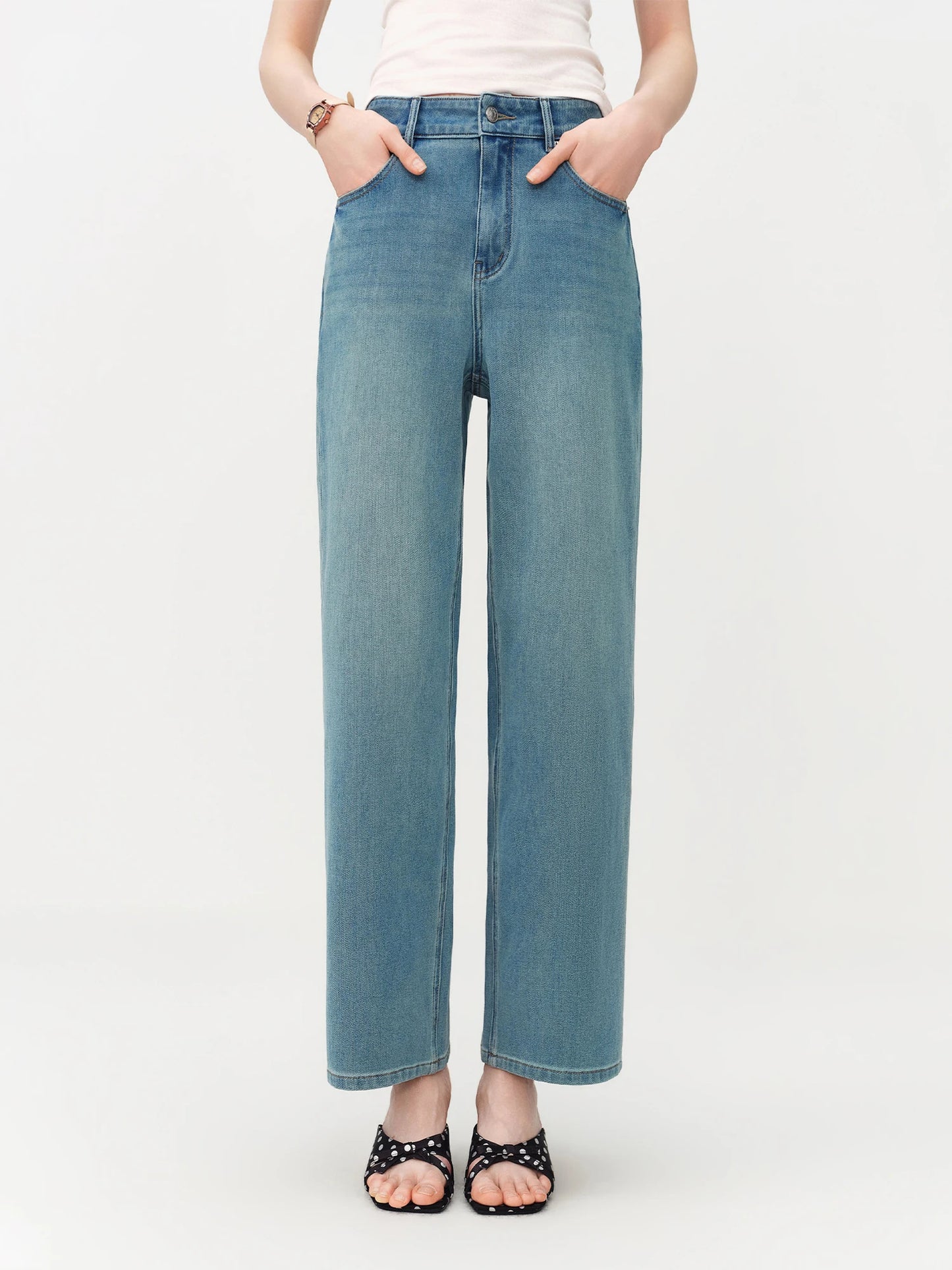 Light Wash Cropped Straight Jeans
