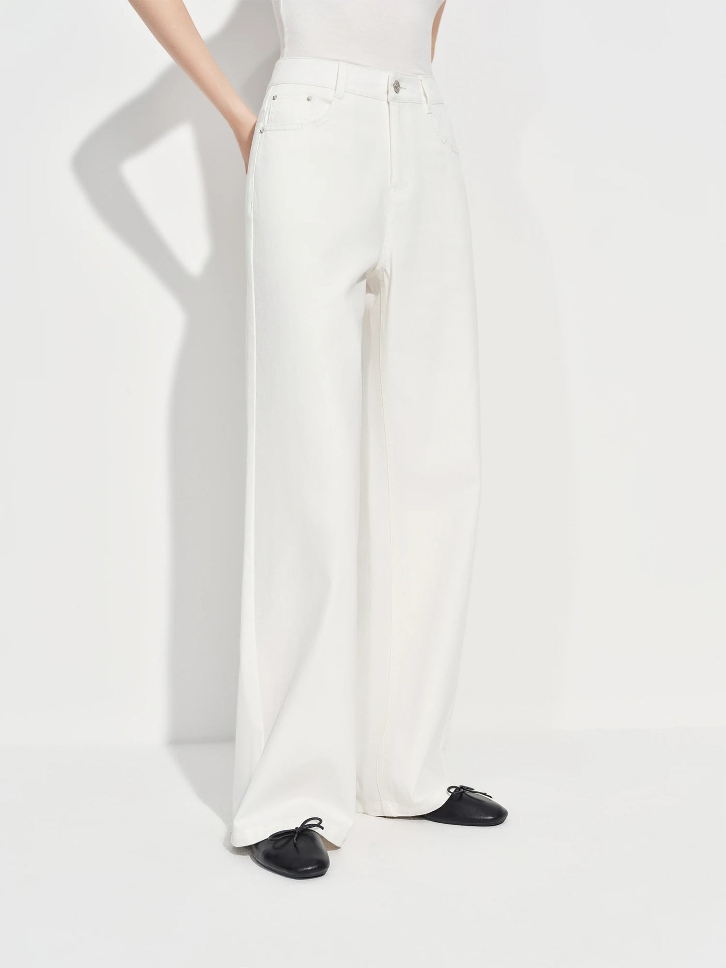 Light Wash Straight Leg Jeans